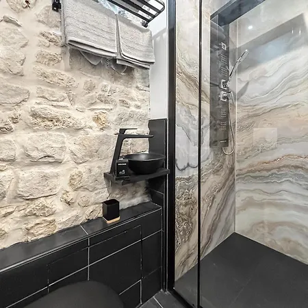 Moderne A 5 Min A Pied Du Chateau *