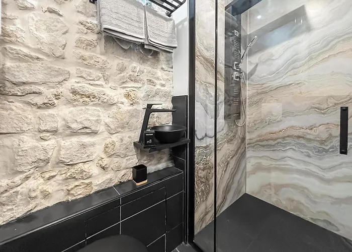 Moderne A 5 Min A Pied Du Chateau *