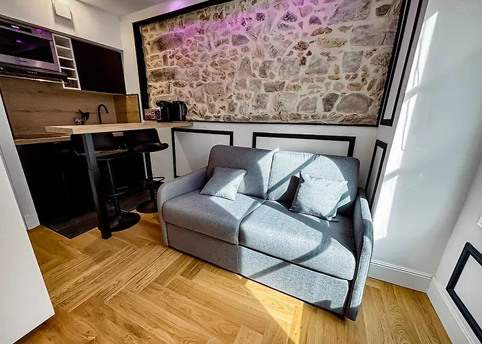 Moderne A 5 Min A Pied Du Chateau 아파트